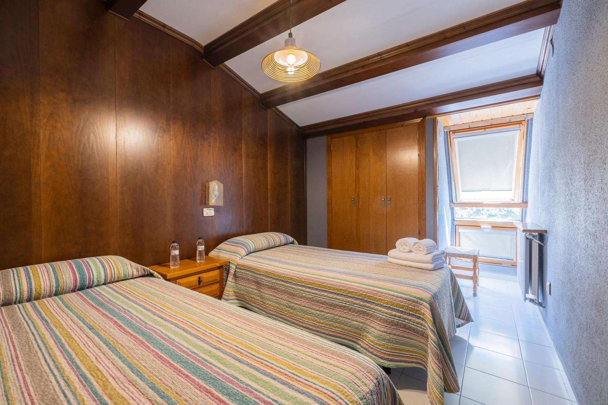 Hostal Los Valles Bielsa Exterior photo