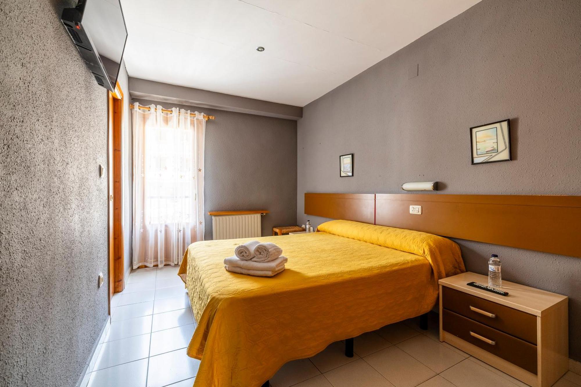 Hostal Los Valles Bielsa Exterior photo