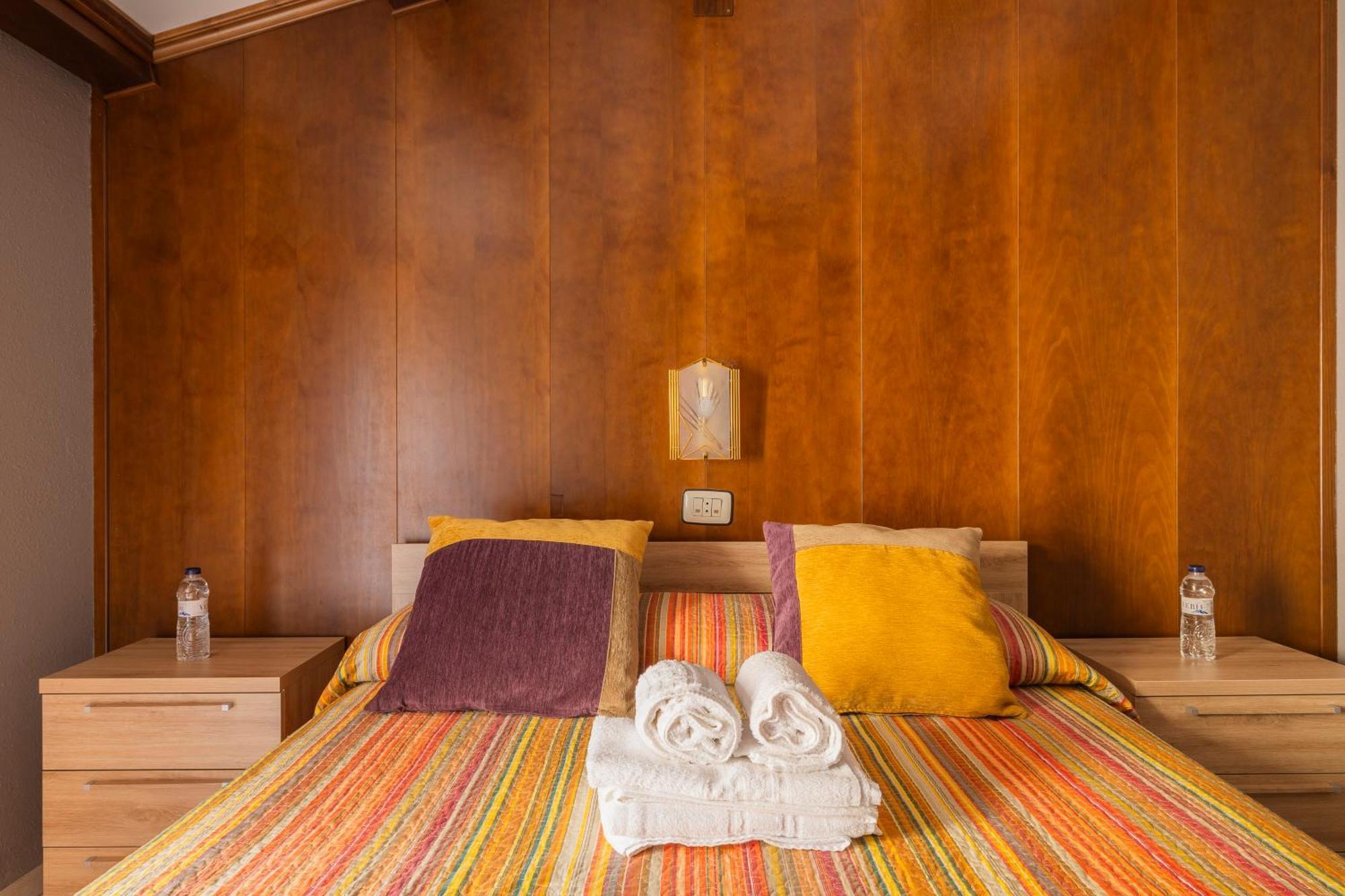 Hostal Los Valles Bielsa Exterior photo